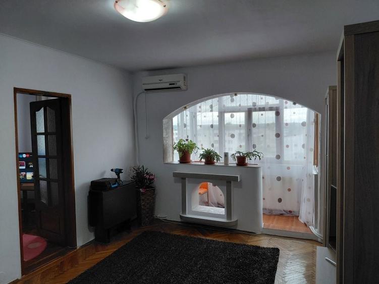 Apartament cu 2 camere semidecomandat în Preajba Mare