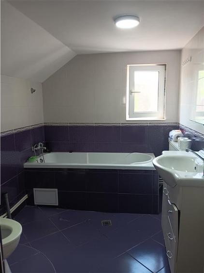 Casă cu 9 camere cu Canalizare în Cârlig