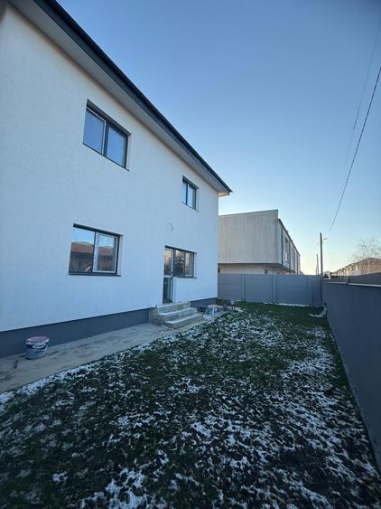 Apartament cu 5 camere decomandat în Bragadiru