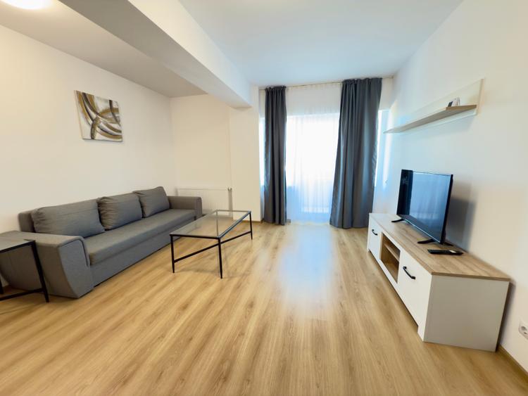 Apartament cu 3 camere semidecomandat, mobilat în Unirii