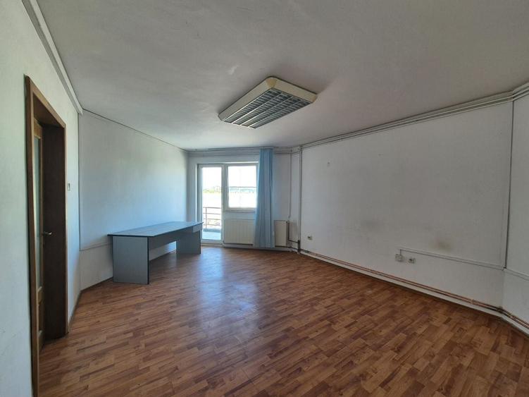 Birou, de 20 mp, în Calea București