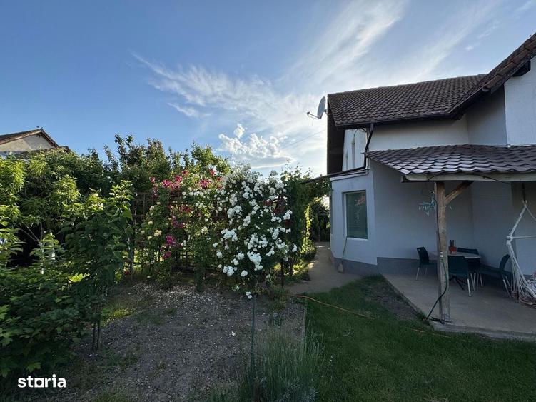 Casă cu 5 camere cu Teren 540 Mp în Sânmihaiu Român