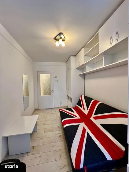 Apartament cu 3 camere semidecomandat în Gară