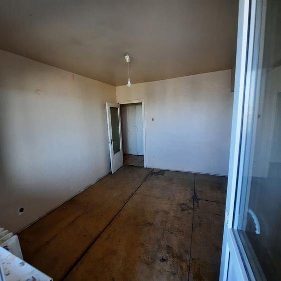 Apartament cu 3 camere decomandat în Colentina