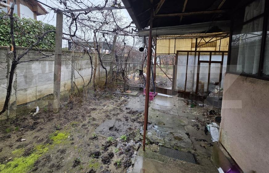 Casă individuală cu 4 camere cu Canalizare în Titulescu