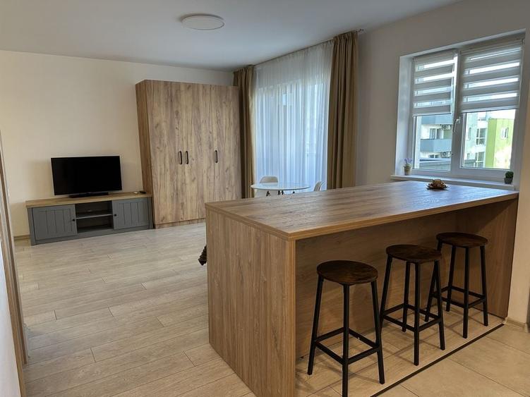 Apartament cu 2 camere nedecomandat în Tractorul