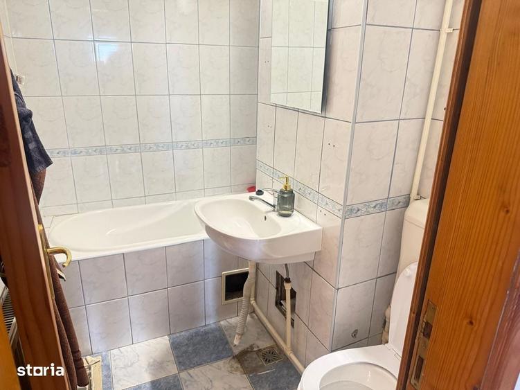 Apartament cu 3 camere decomandat în Micro 4