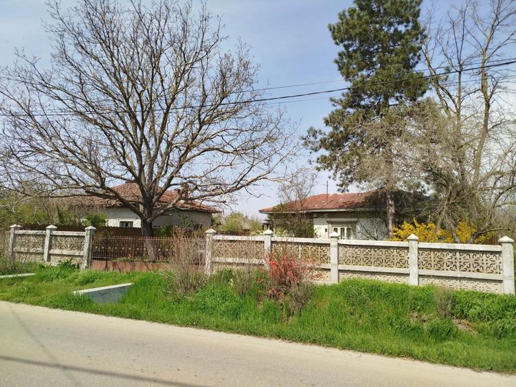 Casă individuală cu 5 camere cu Teren 1450 Mp în Goleasca