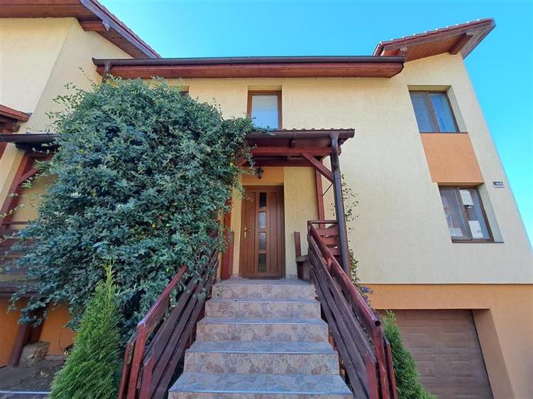 Duplex cu 5 camere cu Canalizare în Andrei Mureșanu