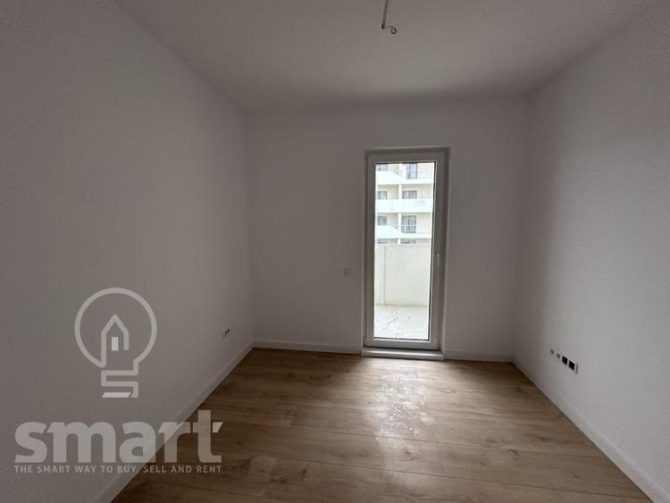 Apartament cu 3 camere semidecomandat în Florești