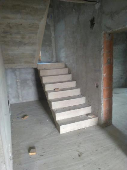 Casă cu Teren 1093 Mp în Central