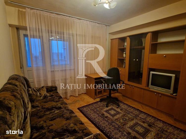Apartament cu 4 camere decomandat în Decebal