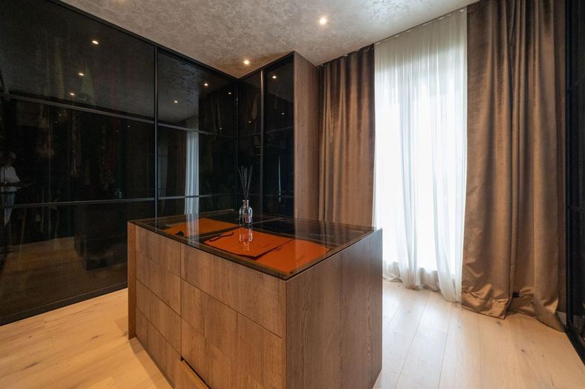 Penthouse cu 5 camere semidecomandat, mobilat în Herăstrău