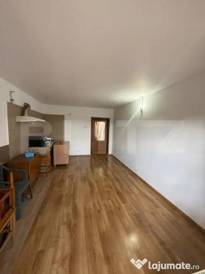 Casă cu 6 camere cu Teren 300 Mp în Central