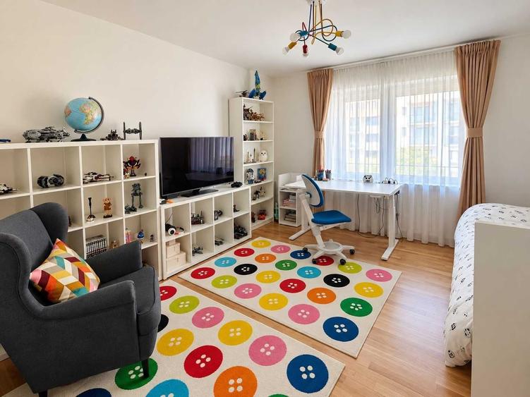 Apartament cu 3 camere decomandat în Dumbrăvița