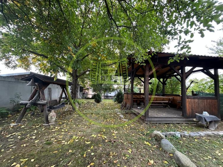 Casă individuală cu 4 camere cu Canalizare în Central
