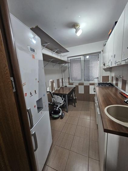 Apartament cu 2 camere semidecomandat, mobilat în Alexandru Obregia