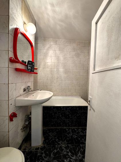 Apartament cu 2 camere decomandat în Podul de Fier