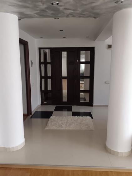 Casă cu 6 camere cu Teren 820 Mp în Berceni