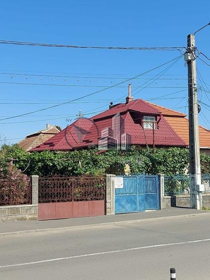 Casă individuală cu 4 camere cu Canalizare în Central