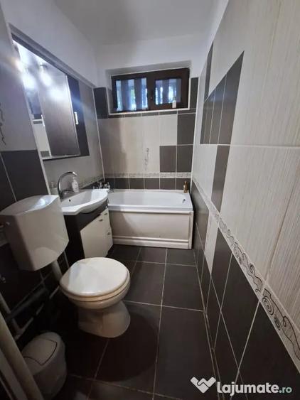 Apartament cu 3 camere semidecomandat în Timișoara