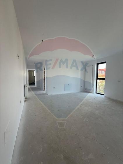 Birou, de 960 mp, în Ipotești