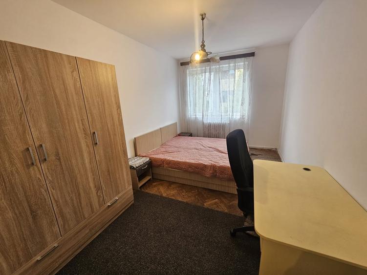 Apartament cu 3 camere decomandat, mobilat în Central