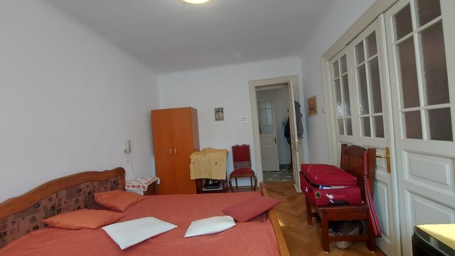 Apartament cu 5 camere decomandat în Națiunile Unite