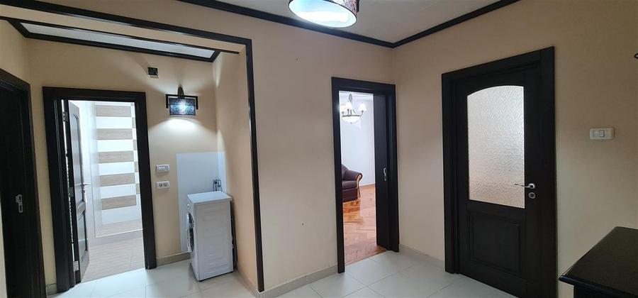 Ap.3 camere, central, intre Primarie si Spital, et.1,  decomandat - 2