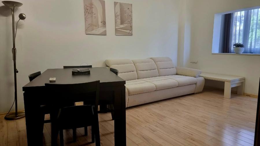 Apartament cu 3 camere decomandat în 1 Mai