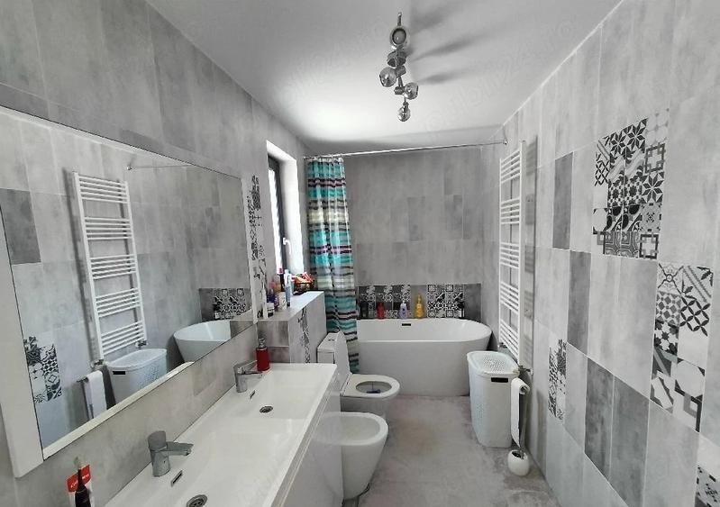 Duplex cu 4 camere cu Canalizare în Popas Păcurari