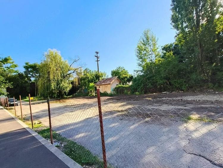 Teren de 702 mp, în 9 Mai
