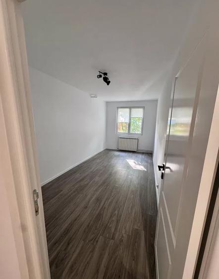 Apartament cu 4 camere decomandat în Apărătorii Patriei