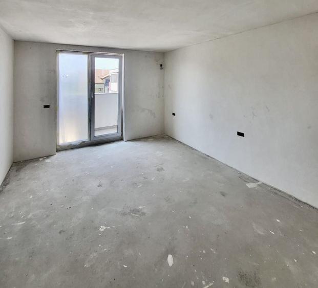 Apartament cu 3 camere decomandat în Dumbrăvița