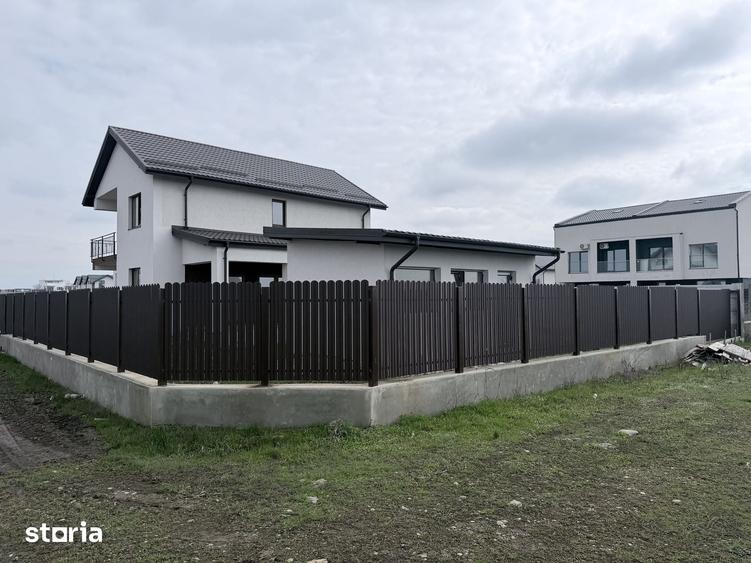 Casă cu 5 camere cu Teren 492 Mp în Glina