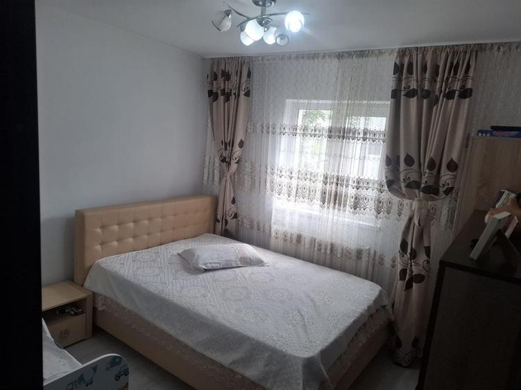 Apartament cu 3 camere semidecomandat, mobilat în Tătărași