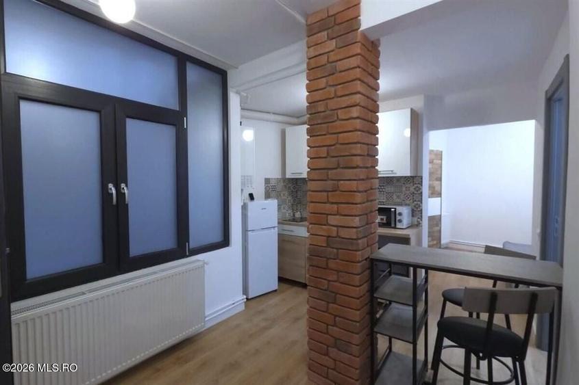 Apartament cu 5 camere semidecomandat în Central