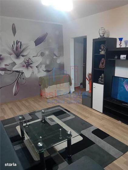 Apartament cu 3 camere semidecomandat în Alexandru cel Bun