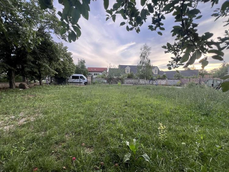 Teren Construcții intravilan de 749.90002441406 mp, în Nord-Est