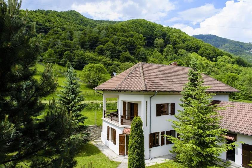 Casă individuală cu 22 camere cu Teren 5000 Mp în Malaia