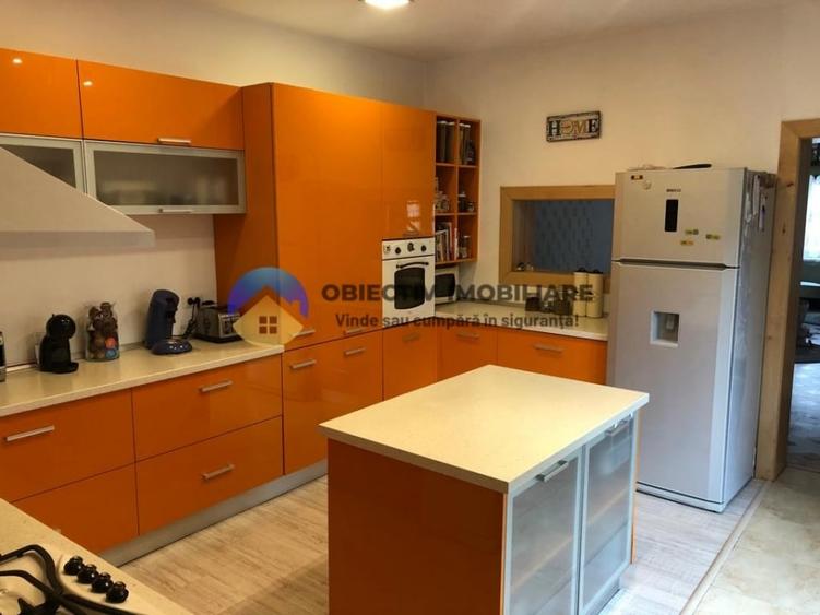 Casă cu 3 camere cu Canalizare în Central