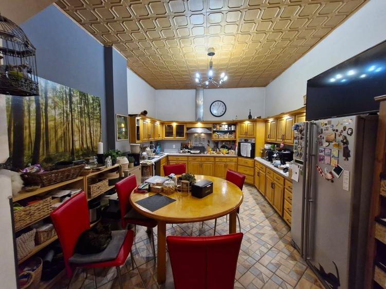 Spațiu comercial, de 1,200 mp, în Central