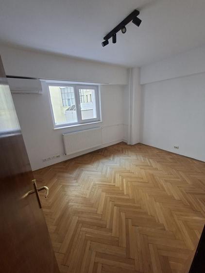 Apartament cu 3 camere în Universitate
