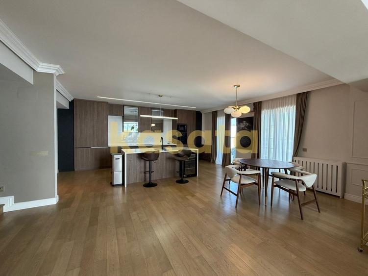 Apartament cu 5 camere semidecomandat, mobilat în Nord