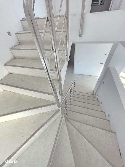 Casă cu 4 camere cu Teren 500 Mp în Central