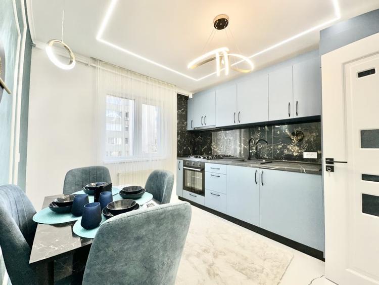 Apartament cu 3 camere semidecomandat, mobilat în Dâmbovița