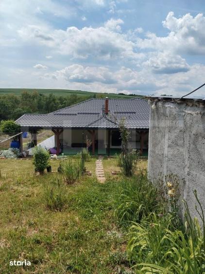 Casă cu 2 camere cu Teren 1600 Mp în Central