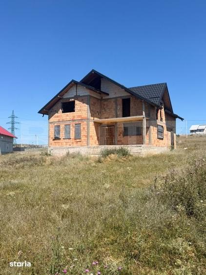 Casă cu 7 camere cu Teren 1000 Mp în Șcheia