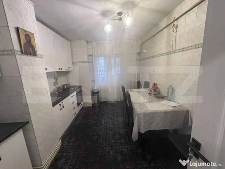 Apartament cu 3 camere decomandat, mobilat în George Enescu