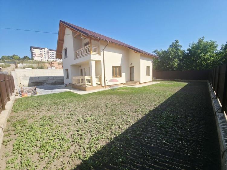 Casă individuală cu 4 camere cu Teren 550 Mp în Calea Romanului